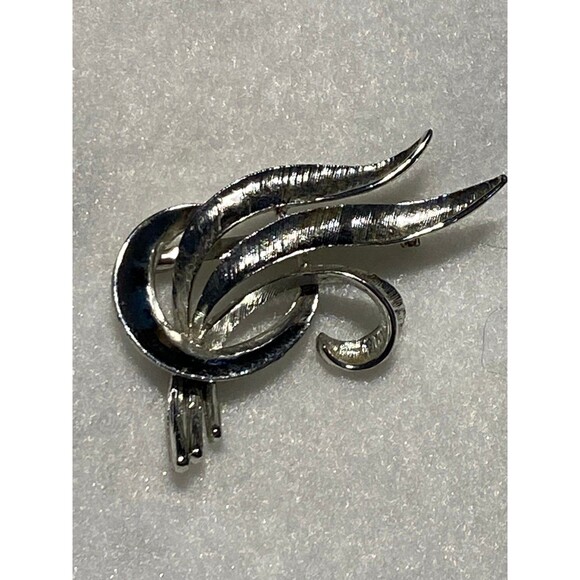 Vintage silver toned fronds brooch pin - Picture 2 of 7